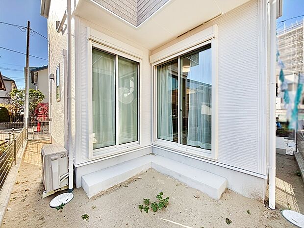 【庭】お子様の遊び場やガーデニングスペースとして様々な使い方ができますね。