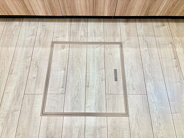 【その他設備(床下収納)】床下収納付き!日用品・非常用品の収納にも大活躍。