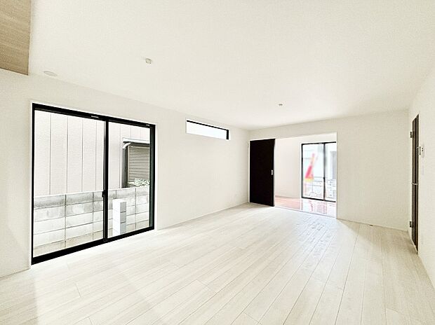 【リビングダイニング】家族団らんの時間も増えそうなくつろぎのリビングダイニング。   