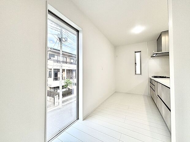 【キッチン】ゆとりあるキッチンではご家族と楽しくお料理ができます。