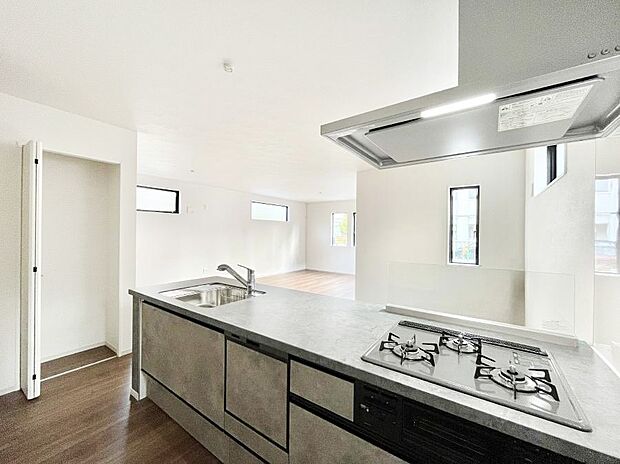 【キッチン】毎日使うキッチンだから、使いやすさ＆お手入れのしやすさにこだわりました。 