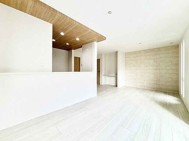 【リビングダイニング】家族団らんの時間も増えそうなくつろぎのリビングダイニング。