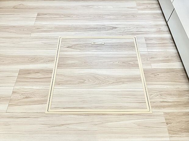 【その他設備(床下収納)】床下収納付き！日用品・非常用品の収納にも大活躍。