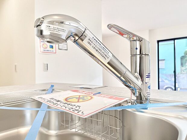 【その他設備(浄水器)】いつでも清潔なおいしいお水を。一つの水栓で水道水と浄水を使い分け。