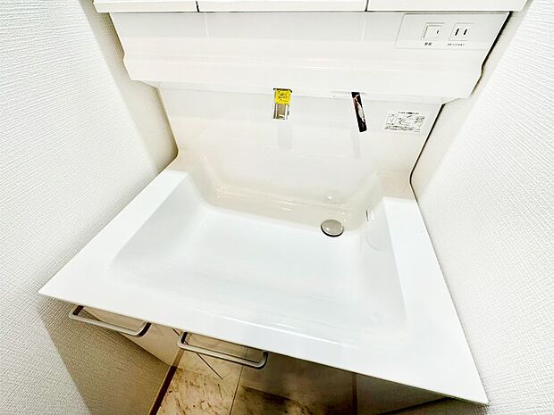 【その他設備(ハンドシャワー水栓)】ハンドシャワー付き!使いやすい洗面台。