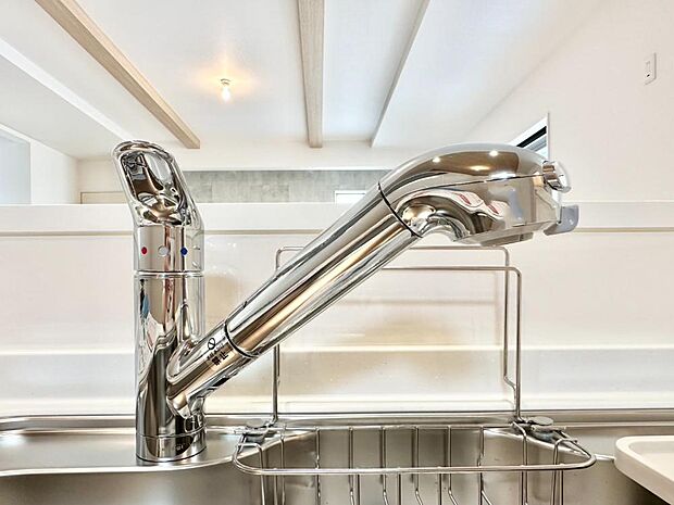 【その他設備(浄水器)】いつでも清潔なおいしいお水を。一つの水栓で水道水と浄水を使い分け。