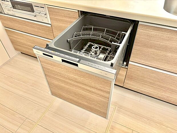 【その他設備(食洗機)】面倒なお片づけは食洗機にお任せ！家事の負担が減って、時間にも気持ちにもゆとりができます。