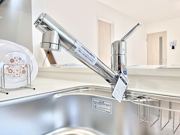 【その他設備(浄水器)】いつでも清潔なおいしいお水を。一つの水栓で水道水と浄水を使い分け。