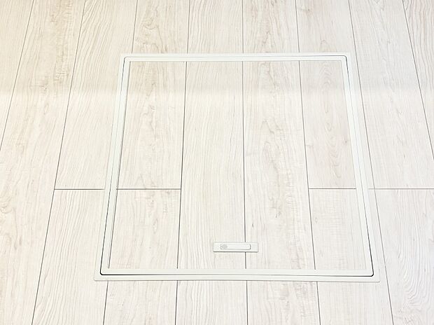 【その他設備(床下収納)】床下収納付き！日用品・非常用品の収納にも大活躍。