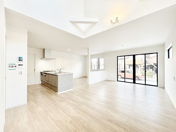 【リビングダイニング】家族団らんの時間も増えそうなくつろぎのリビングダイニング。   