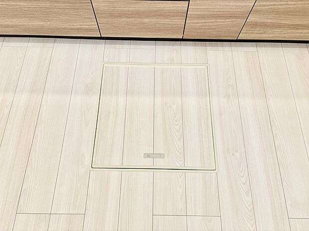 【その他設備(床下収納)】床下収納付き!日用品・非常用品の収納にも大活躍。