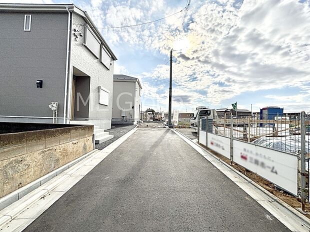 【前面道路含む現地写真】前面道路はきちんと整備されています  