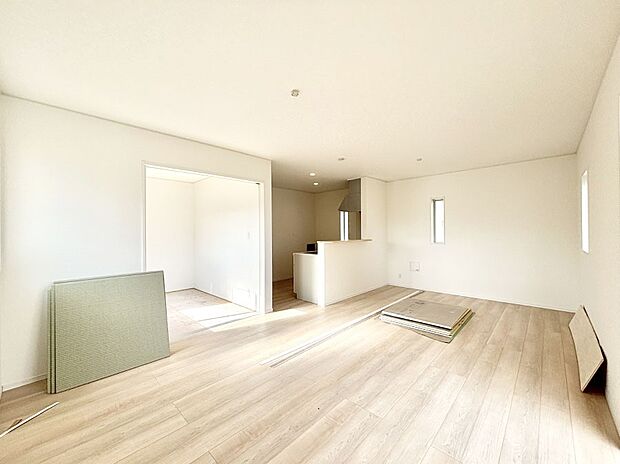 【リビングダイニング】落ち着いた雰囲気のＬＤＫは家族みんなの快適空間  