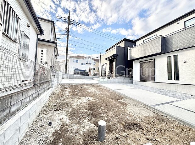 【前面道路含む現地写真】前面道路はきちんと整備されています
