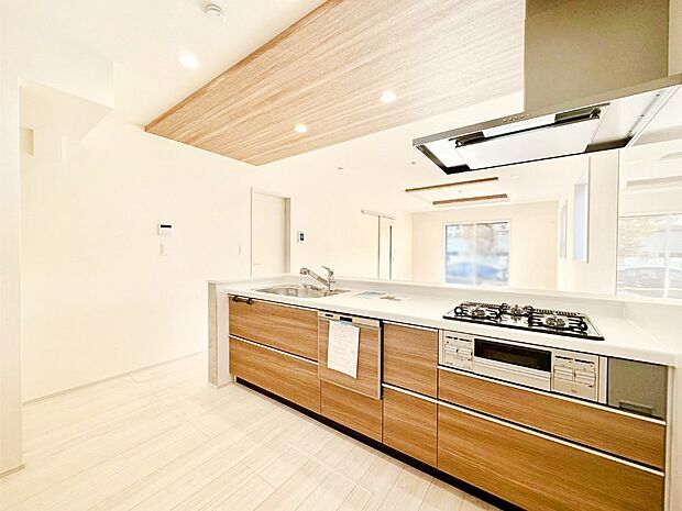 【ダイニングキッチン】カウンター越しにお話しをしながら毎日のお料理をもっと楽しく