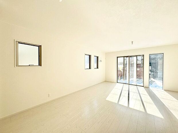 【リビングダイニング】落ち着いた雰囲気のＬＤＫは家族みんなの快適空間  