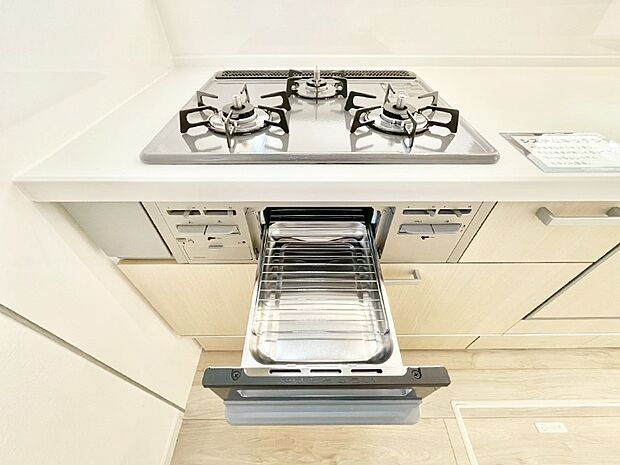 【その他設備(Ｓｉセンサーコンロ)】ガスコンロはＳｉセンサー搭載。火力調節や焦げ付き・消し忘れも防いでくれます。