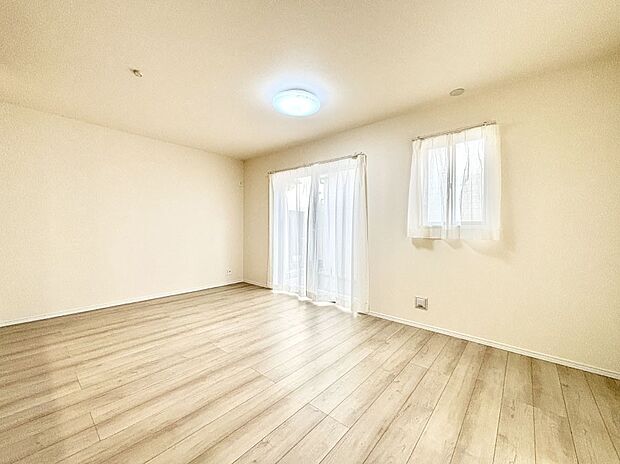 【リビングダイニング】落ち着いた雰囲気のＬＤＫは家族みんなの快適空間  