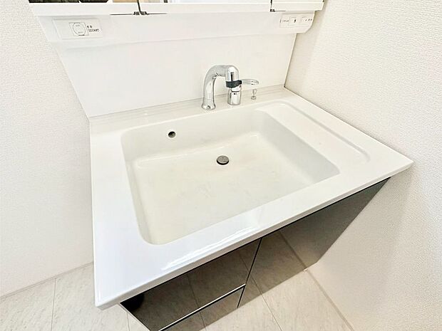 【その他設備(ハンドシャワー水栓)】ハンドシャワー付き!使いやすい洗面台。