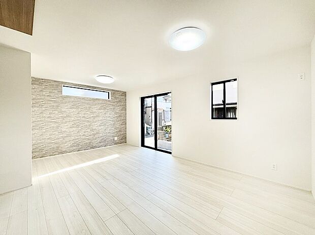 【ダイニング】家族の笑顔が自然と生まれてくる、そんな雰囲気のダイニングに仕上がっています 