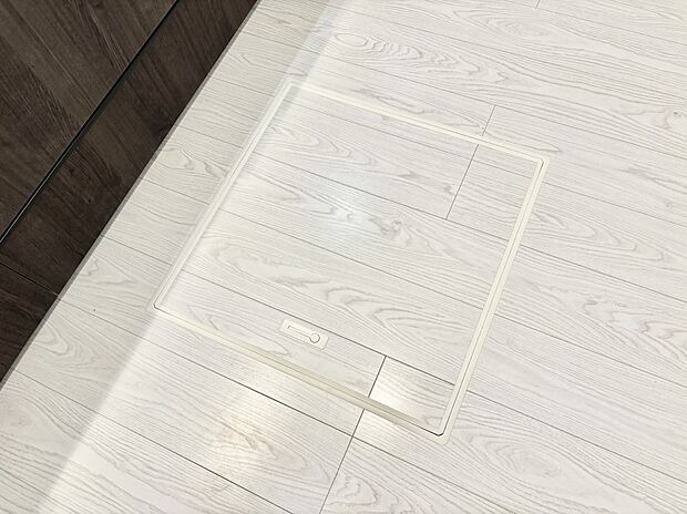 【その他設備(床下収納)】床下収納付き！日用品・非常用品の収納にも大活躍。