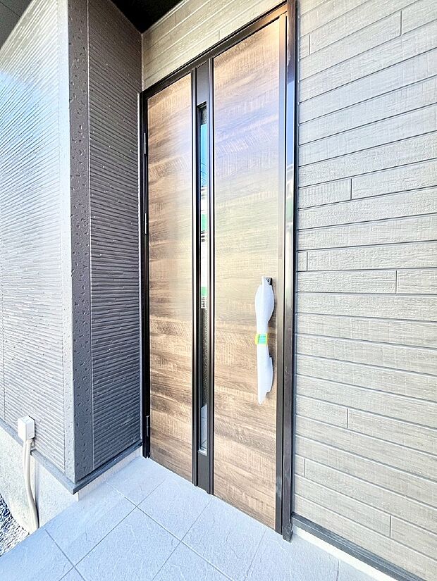 【玄関】大切な家族、来客を出迎える玄関。