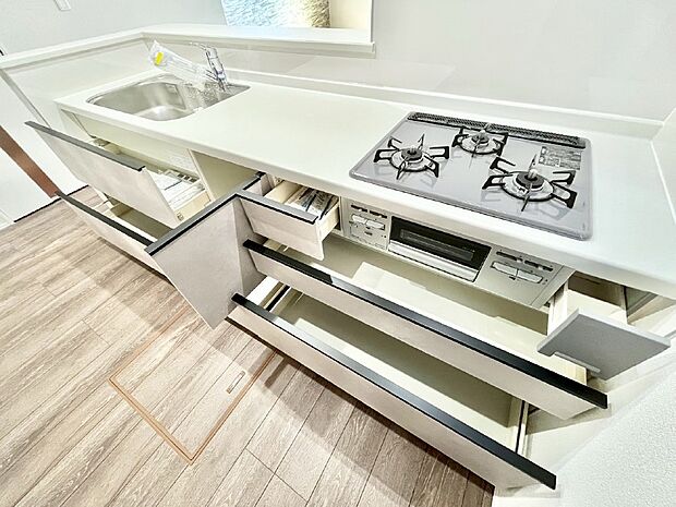 【その他設備(スライド収納)】使いやすさを優先したスライド式収納タイプ!