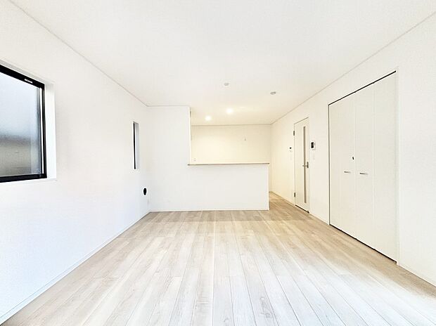 【リビングダイニング】家族団らんの時間も増えそうなくつろぎのリビングダイニング。   