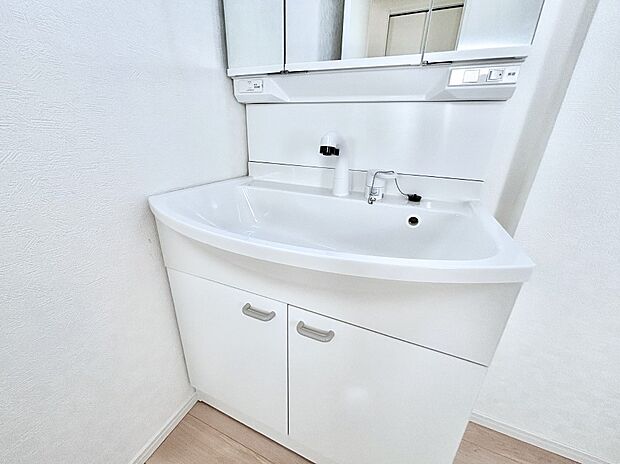 【その他設備(シャワー水栓)】ハンドシャワー付き!使いやすい洗面台。