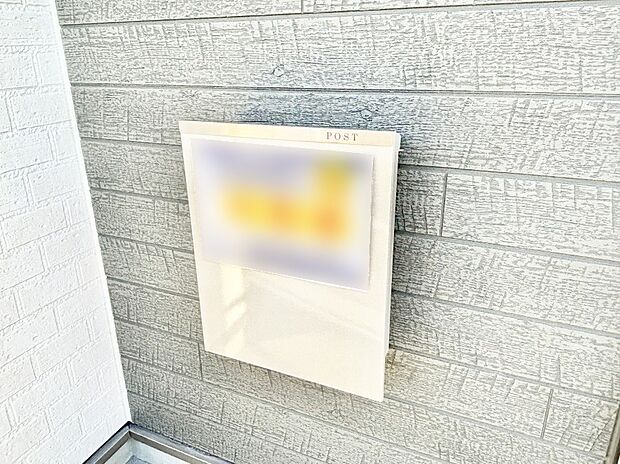 【その他現地】シンプルなデザインのポスト