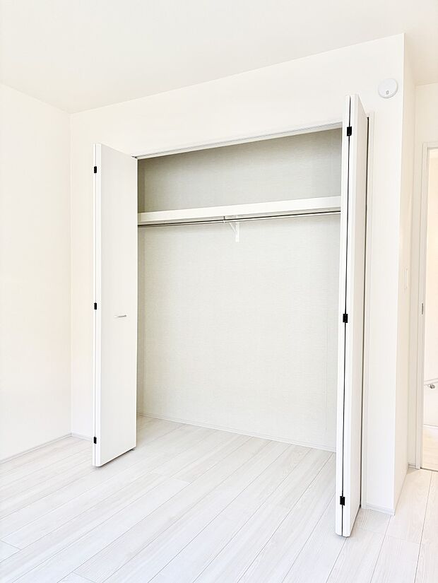 【その他設備(収納)】全居室クローゼット付き