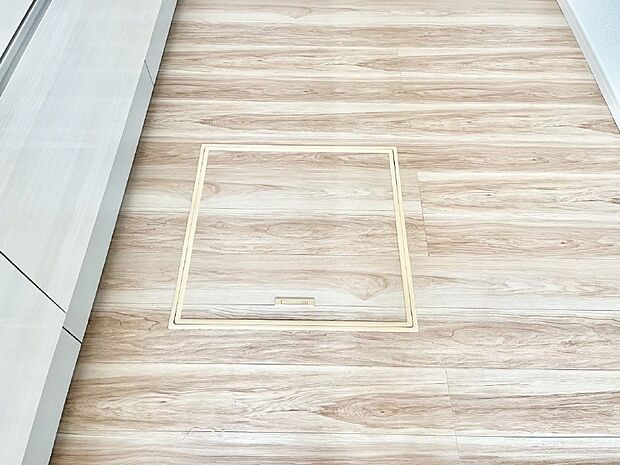 【その他設備(床下収納)】床下収納付き!日用品・非常用品の収納にも大活躍。