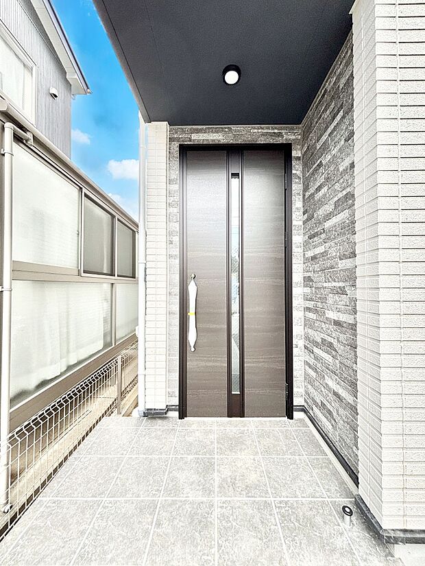 【玄関】大切な家族、来客を出迎える玄関。