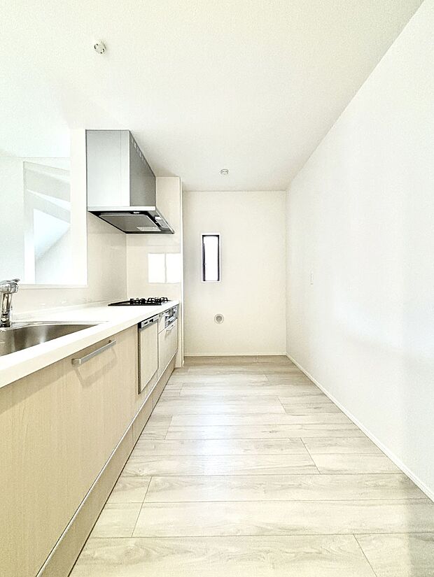 【キッチン】ゆとりあるキッチンではご家族と楽しくお料理ができます。