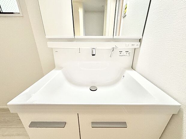 【その他設備(ハンドシャワー水栓)】ハンドシャワー付き!使いやすい洗面台。