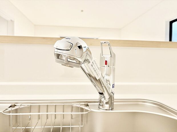 【その他設備(蛇口一体型浄水器)】いつでも清潔なおいしいお水を。一つの水栓で水道水と浄水を使い分け。