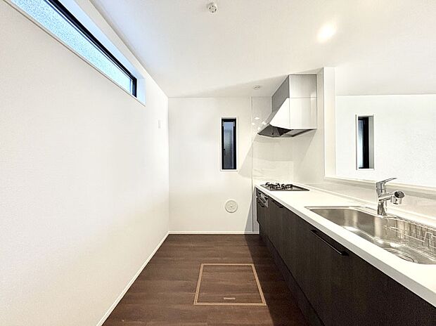 【キッチン】ゆとりあるキッチンではご家族と楽しくお料理ができます。