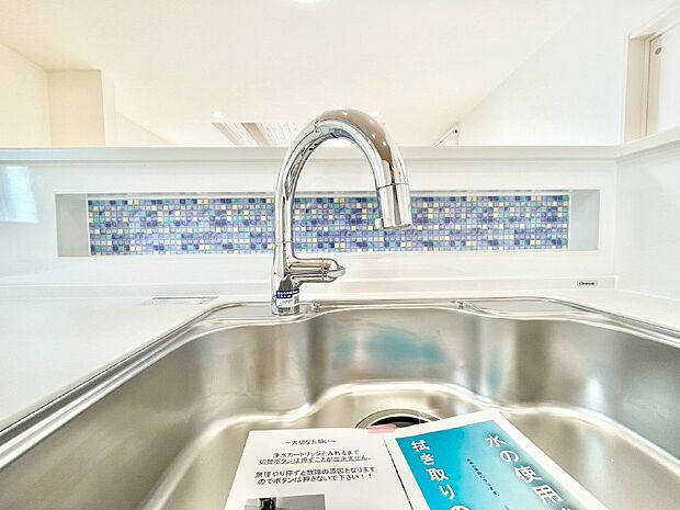 【その他設備(浄水器)】いつでも清潔なおいしいお水を。一つの水栓で水道水と浄水を使い分け。