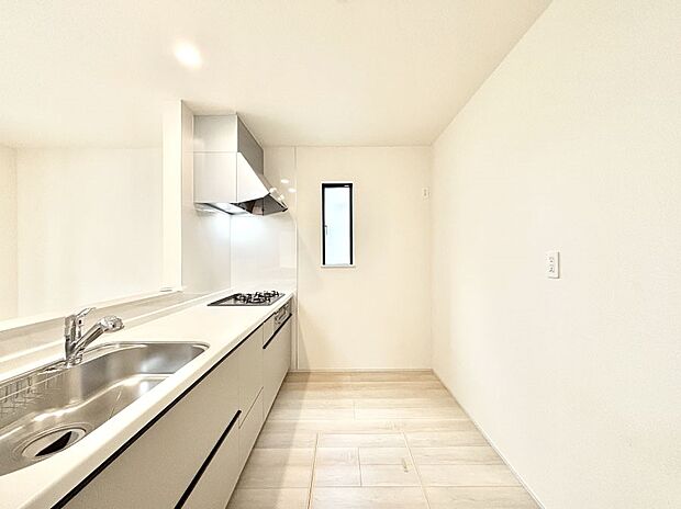 【キッチン】ゆとりあるキッチンではご家族と楽しくお料理ができます。