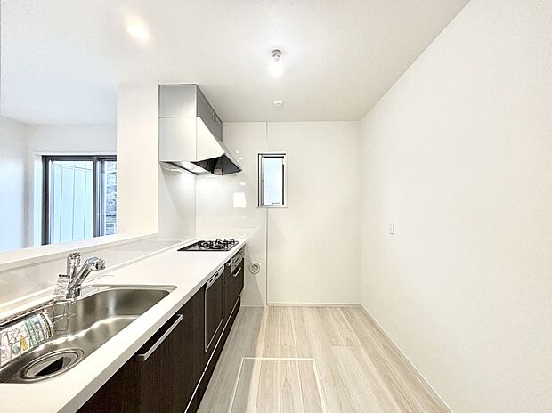 【キッチン】ゆとりあるキッチンではご家族と楽しくお料理ができます。