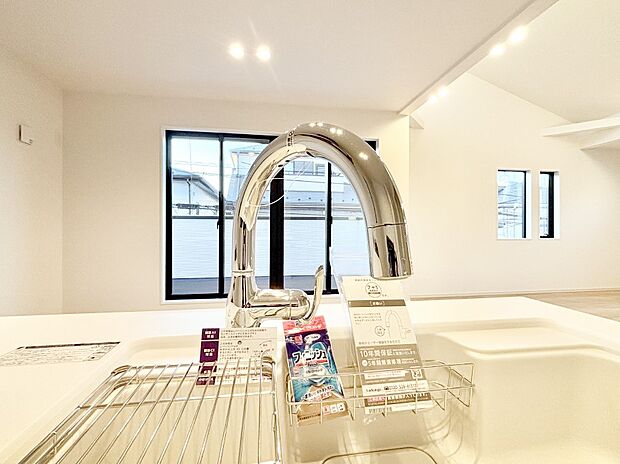 【その他設備(浄水器)】いつでも清潔なおいしいお水を。一つの水栓で水道水と浄水を使い分け。