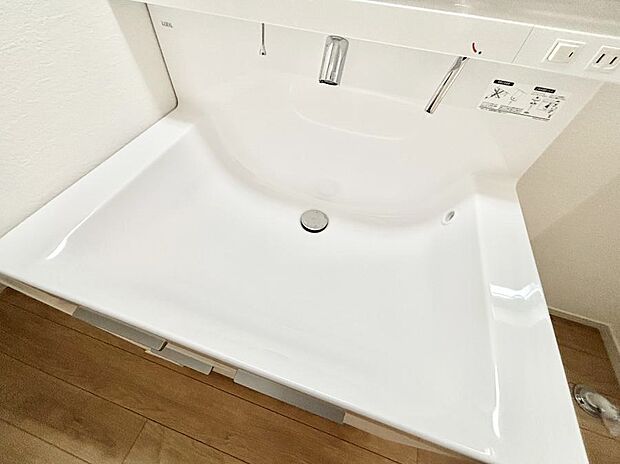 【その他設備(シャワー水栓)】ハンドシャワー付き！使いやすい洗面台。