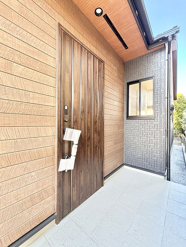 【玄関】大切な家族、来客を出迎える玄関。