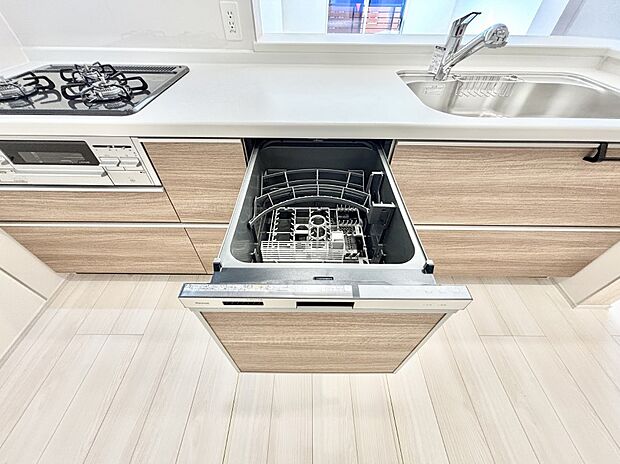 【その他設備(食洗機)】面倒なお片づけは食洗機にお任せ！家事の負担が減って、時間にも気持ちにもゆとりができます。