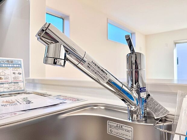 【その他設備(浄水器)】いつでも清潔なおいしいお水を。一つの水栓で水道水と浄水を使い分け。