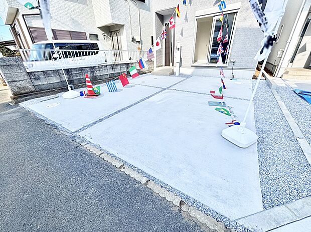 【駐車場】駐車2台可能！急なお客様の駐車に。また、ご家族の自転車スペースとしても大活躍。