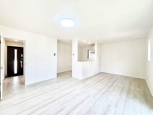 【リビングダイニング】家族が自然と集まる憩いのスペースになりそう  