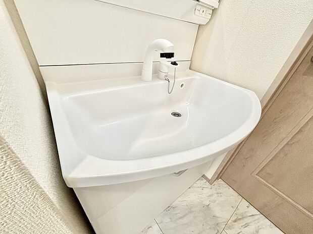 【その他設備(ハンドシャワー水栓)】ハンドシャワー付き！使いやすい洗面台。