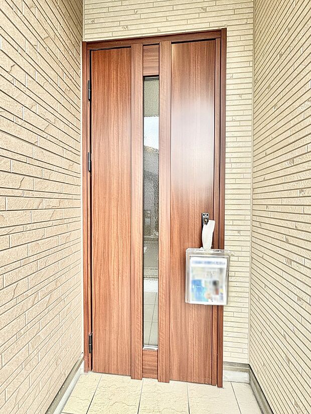 【玄関】大切な家族、来客を出迎える玄関。