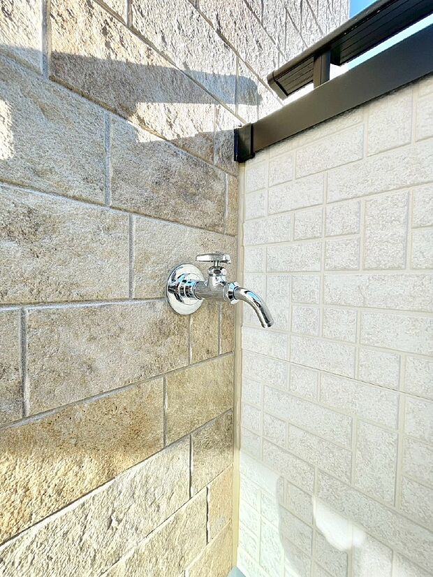 【その他設備(バルコニー水栓)】バルコニー水栓があればお掃除も楽々です。    